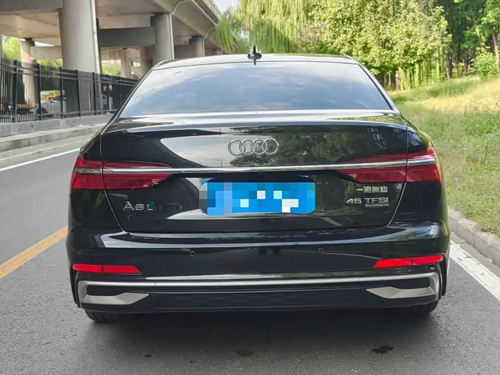 Audi A6L 2025 2025款 改款 45 TFSI quattro 臻选动感型