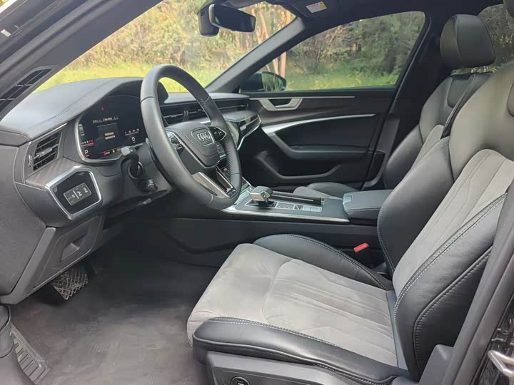 Audi A6L 2025 2025款 改款 45 TFSI quattro 臻选动感型