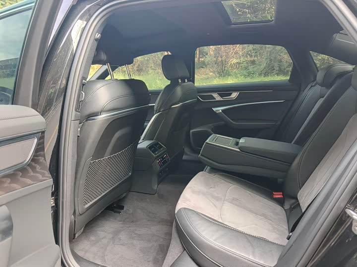 Audi A6L 2025 2025款 改款 45 TFSI quattro 臻选动感型