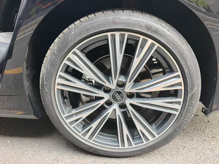 Audi A6L 2025 2025款 改款 45 TFSI quattro 臻选动感型