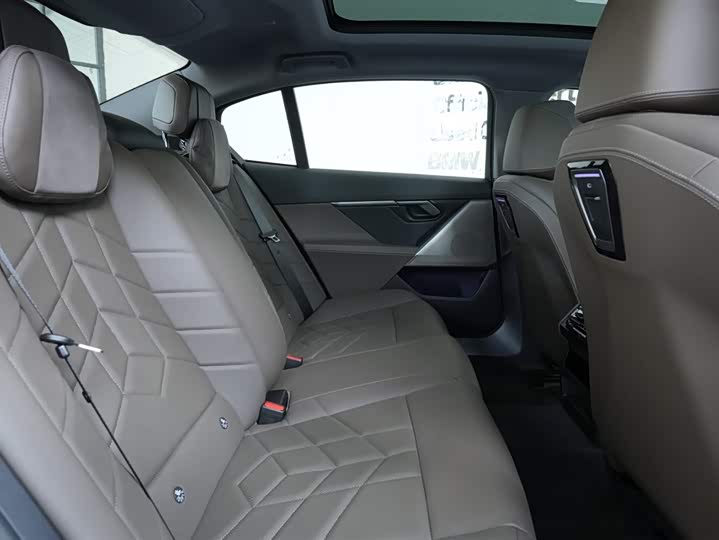 BMW i5 2024 2024款 eDrive 35L M运动套装