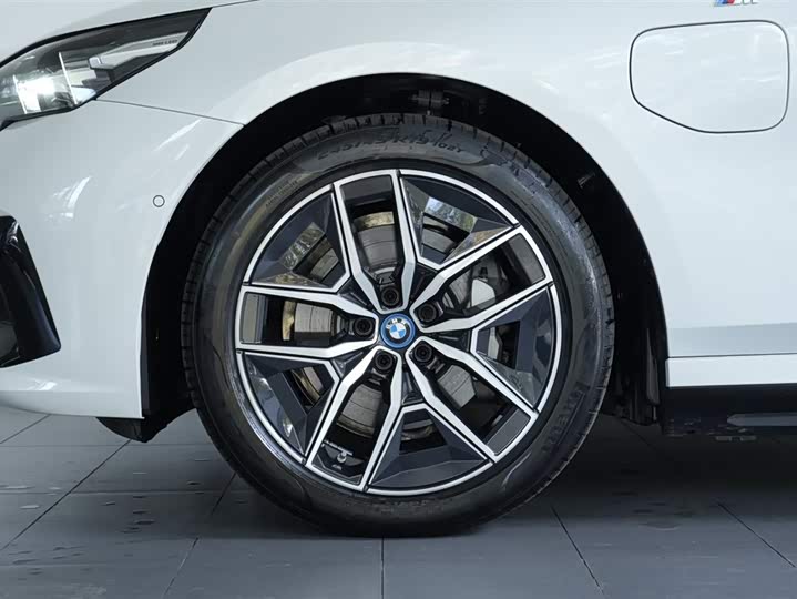 BMW i5 2024 2024款 eDrive 35L M运动套装