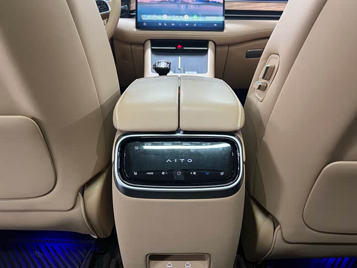 Aito M7 2024 2024款 1.5T 智驾四驱Ultra版 5座