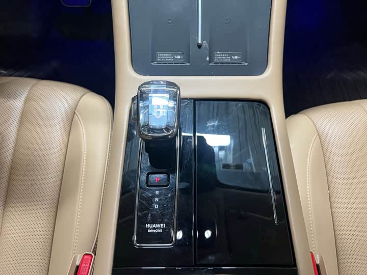 Aito M7 2024 2024款 1.5T 智驾四驱Ultra版 5座