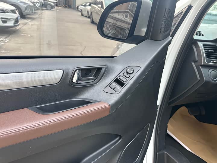 Maxus G10 2022 2022款 2.0T 自动智享版 汽油 7座