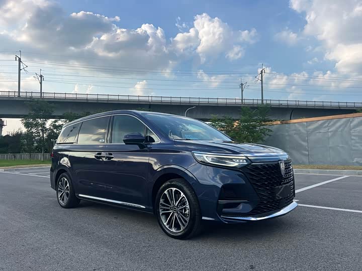 Roewe iMax 8 2022 2022款 400TGI 旗舰版