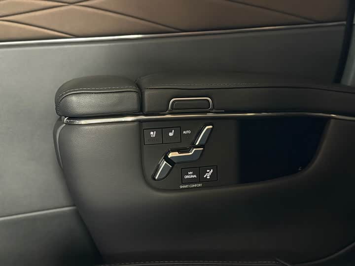 Toyota Vellfire 2024 2024款 皇冠 双擎 2.5L 至尊行政版