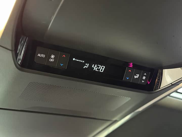 Toyota Vellfire 2024 2024款 皇冠 双擎 2.5L 至尊行政版