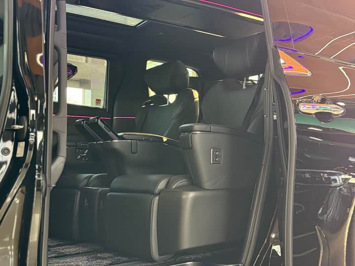 Toyota Vellfire 2024 2024款 皇冠 双擎 2.5L 至尊行政版