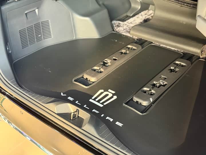 Toyota Vellfire 2024 2024款 皇冠 双擎 2.5L 至尊行政版