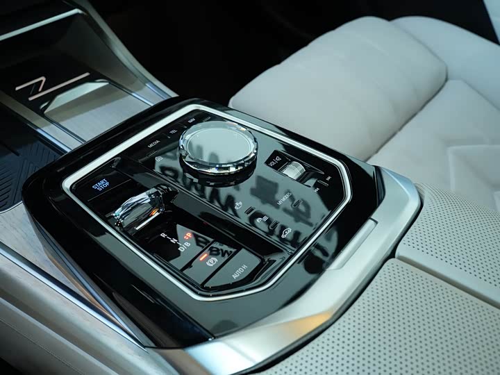 BMW i7 2023 2023款 xDrive60L M运动套装