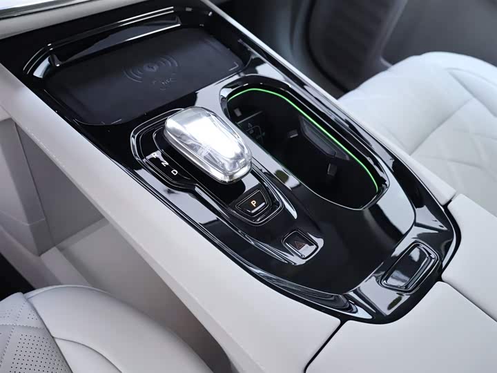 Volvo EM90 2025 2025款 Ultra 六座