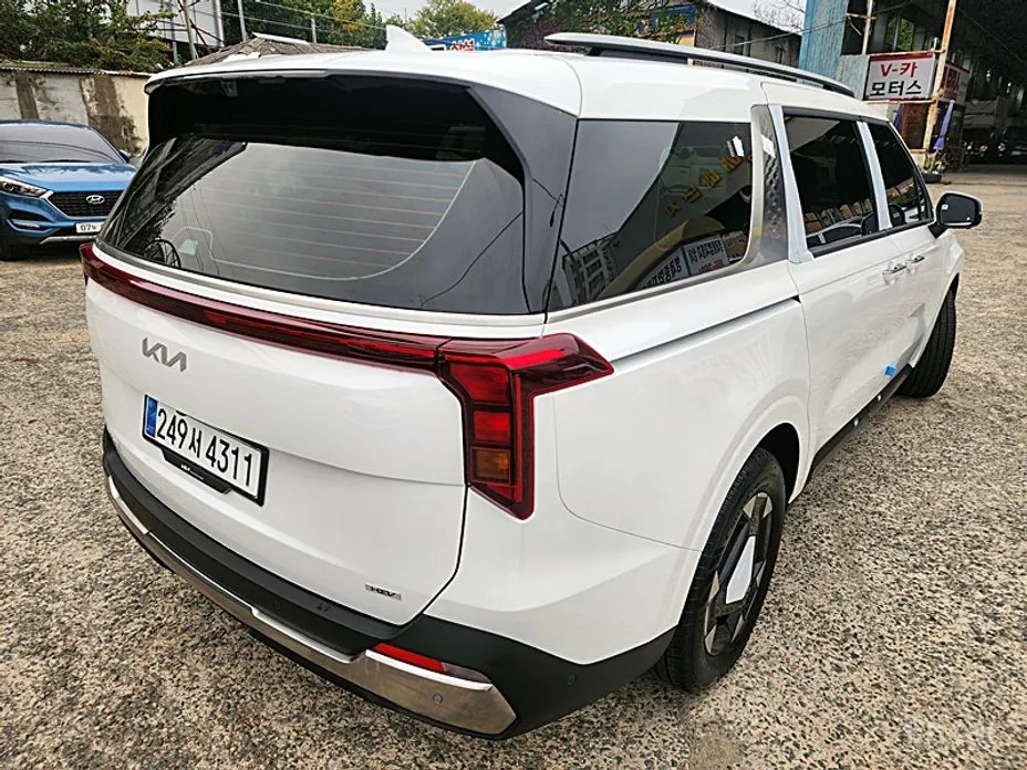 Kia Carnival 2023 HEV 9seater Signature