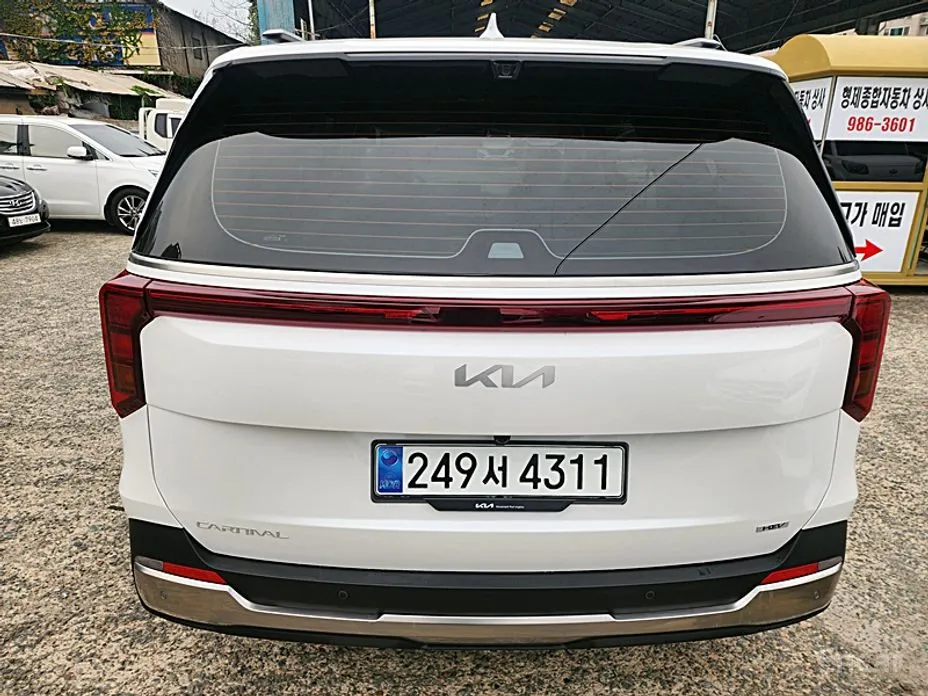 Kia Carnival 2023 HEV 9seater Signature