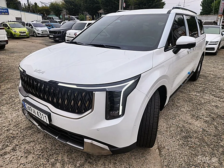 Kia Carnival 2023 HEV 9seater Signature