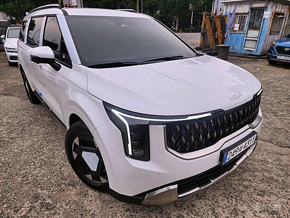 Kia Carnival 2023 HEV 9seater Signature