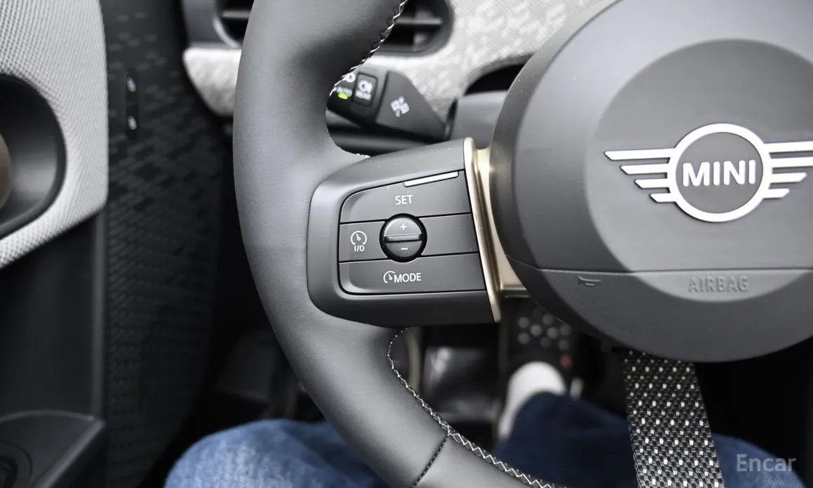 Mini Cooper Convertible 2025 Favoured