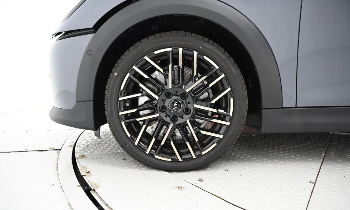 Mini Cooper Convertible 2025 Favoured