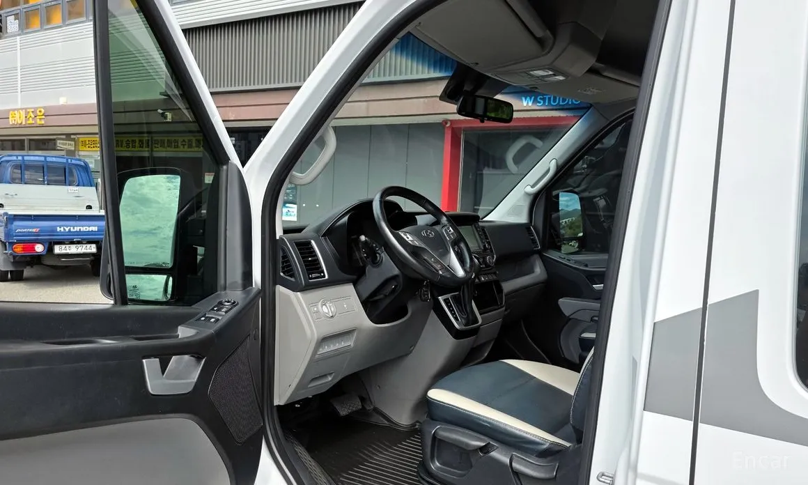 Hyundai Solati 2015 15-seater