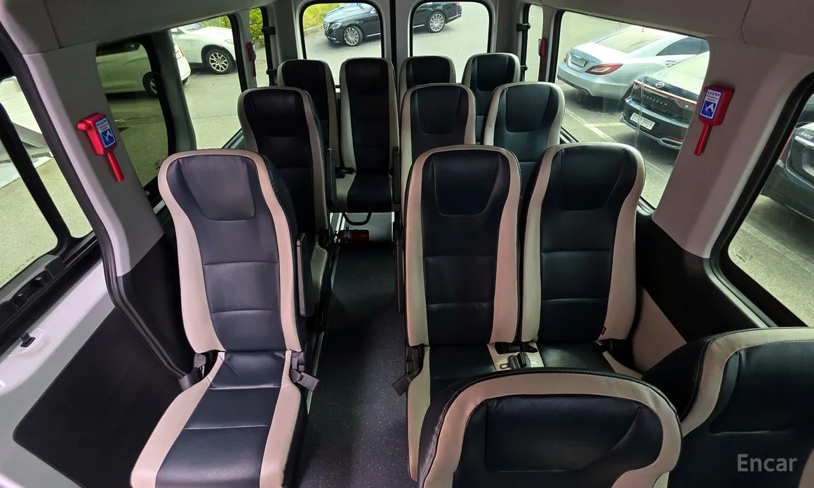 Hyundai Solati 2015 15-seater