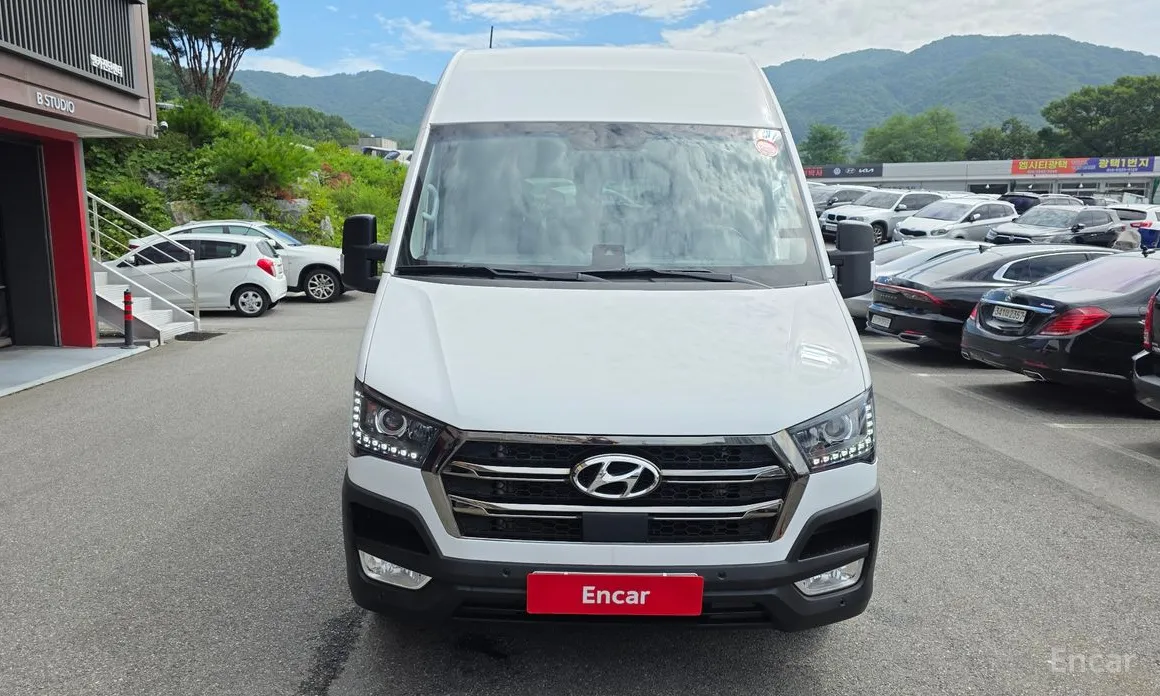 Hyundai Solati 2015 15-seater