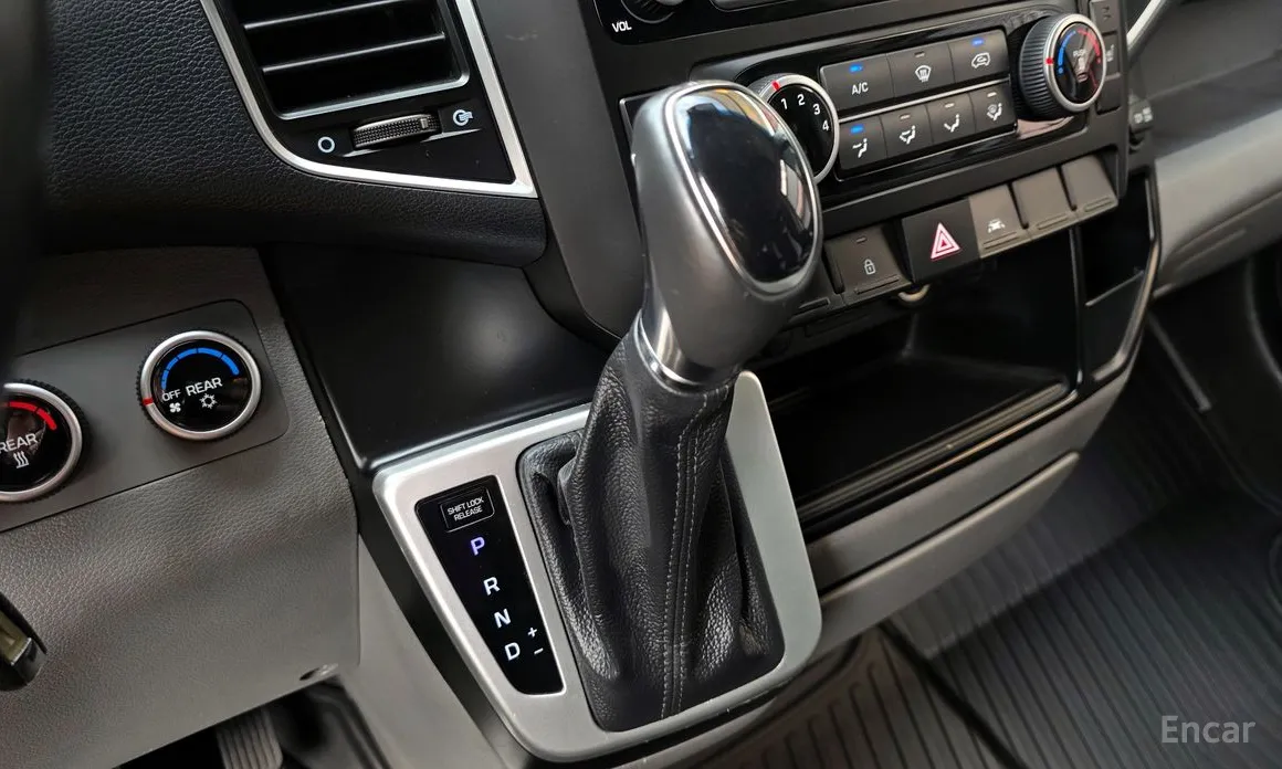 Hyundai Solati 2015 15-seater