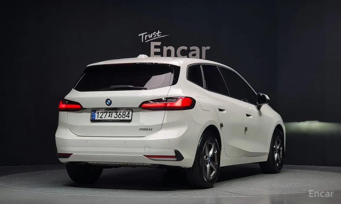 BMW 2 Series 2022 220i Advantage