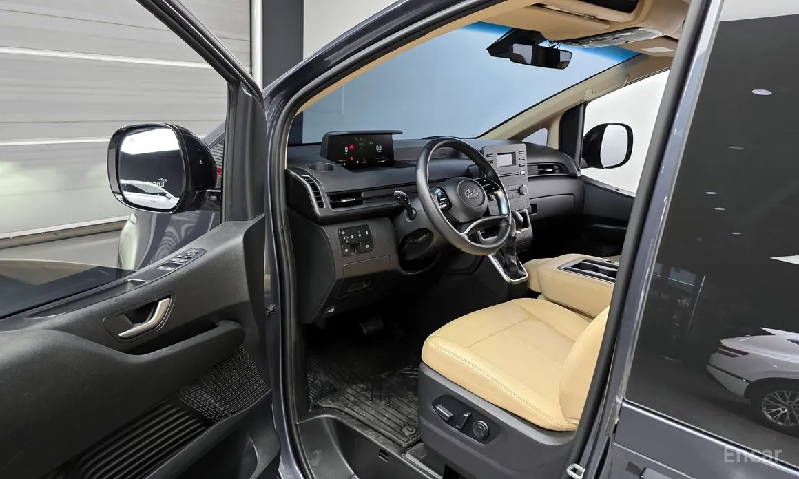 Hyundai Staria 2021 4WD Tourer 11-Seater