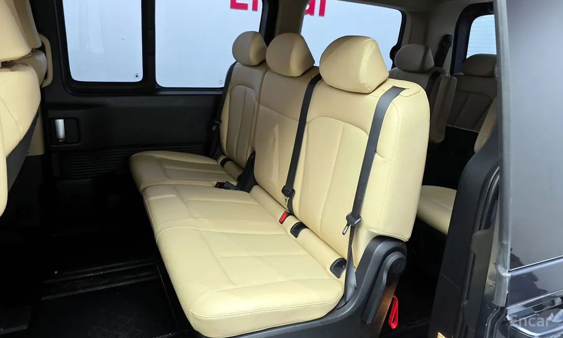 Hyundai Staria 2021 4WD Tourer 11-Seater