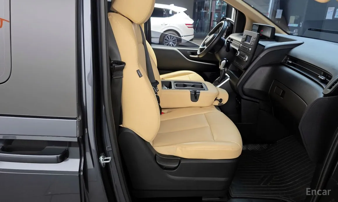 Hyundai Staria 2021 4WD Tourer 11-Seater