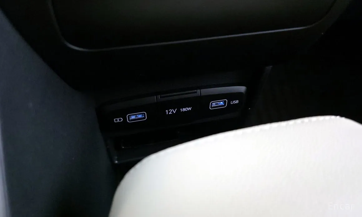 Hyundai Staria 2021 4WD Tourer 11-Seater