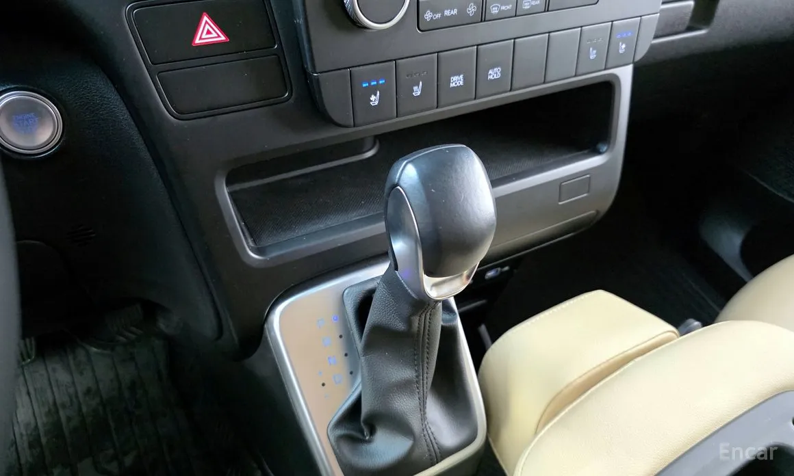 Hyundai Staria 2021 4WD Tourer 11-Seater