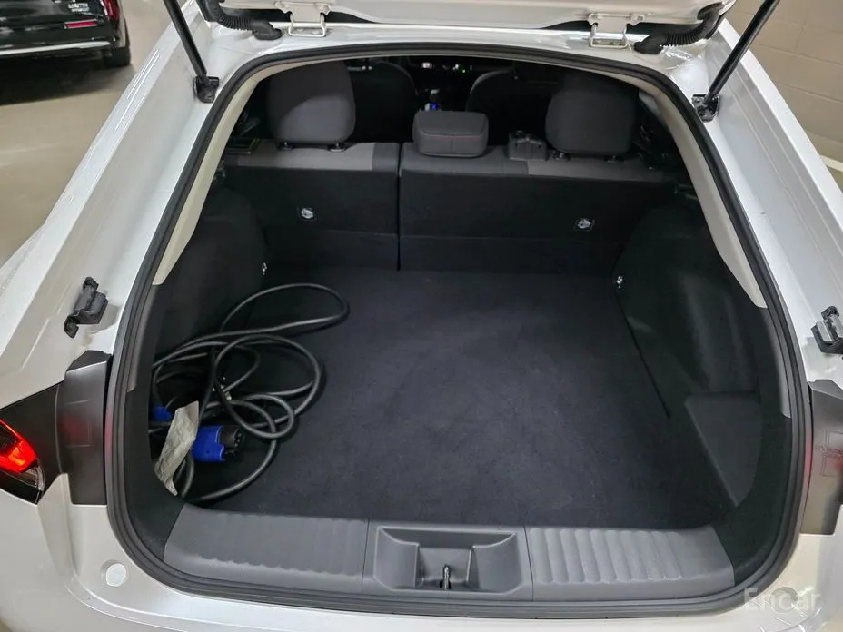 Toyota Prius 2023 2.0 PHEV SE