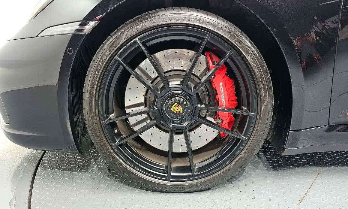 Porsche 911 2019 Carrera 4 GTS Cabriolet