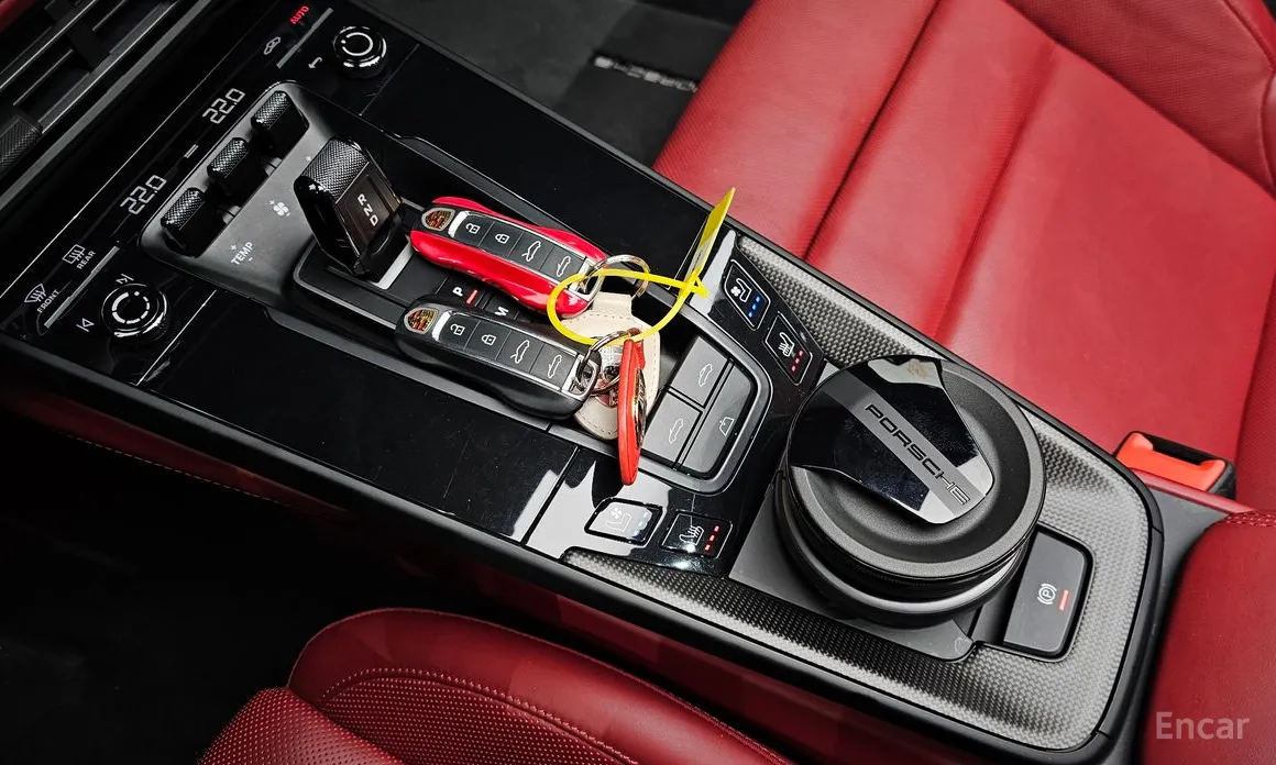 Porsche 911 2019 Carrera 4 GTS Cabriolet