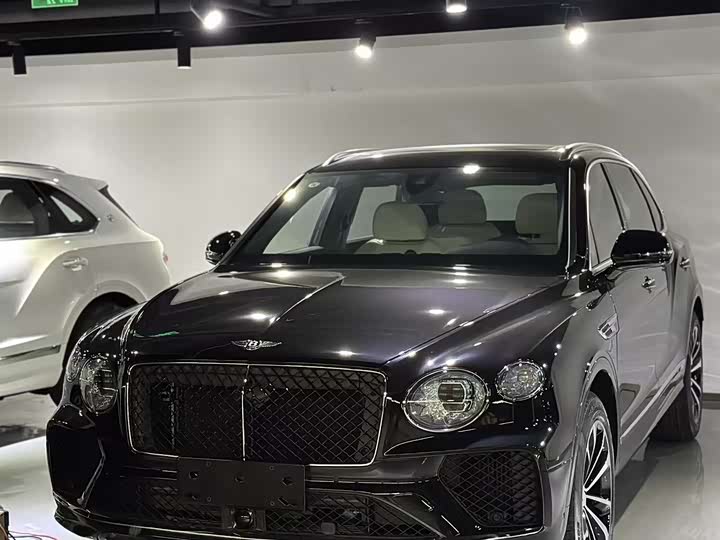 Bentley Bentayga 2026 2026款 4.0T V8 长轴距版