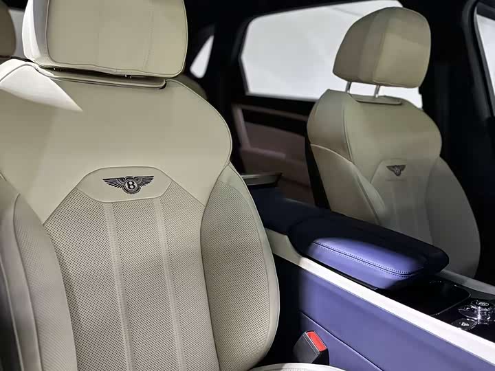 Bentley Bentayga 2026 2026款 4.0T V8 长轴距版