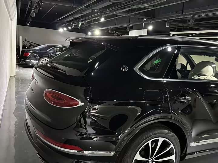 Bentley Bentayga 2026 2026款 4.0T V8 长轴距版