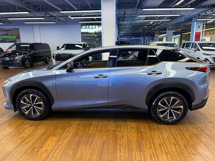 Lexus RZ 2023 2023款 450e 四驱纵享版