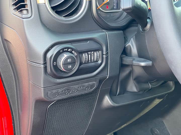 Jeep Wrangler 2024 2024款 2.0T 撒哈拉四门版