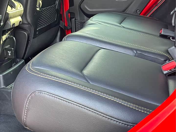 Jeep Wrangler 2024 2024款 2.0T 撒哈拉四门版