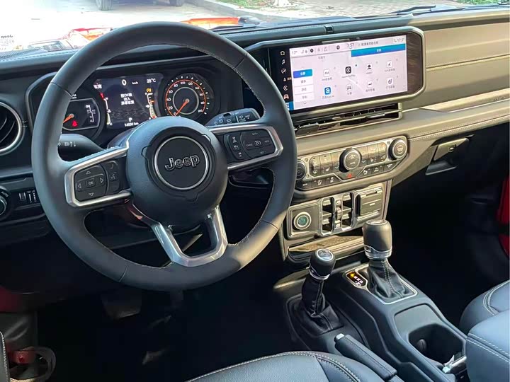 Jeep Wrangler 2024 2024款 2.0T 撒哈拉四门版