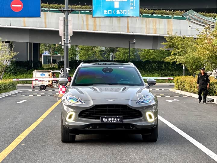 Aston Martin DBX 2022 2022款 3.0T STRAIGHT-SIX