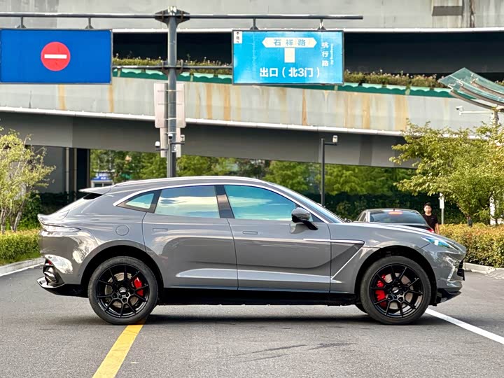 Aston Martin DBX 2022 2022款 3.0T STRAIGHT-SIX