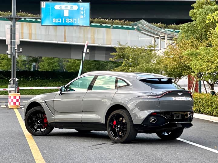 Aston Martin DBX 2022 2022款 3.0T STRAIGHT-SIX
