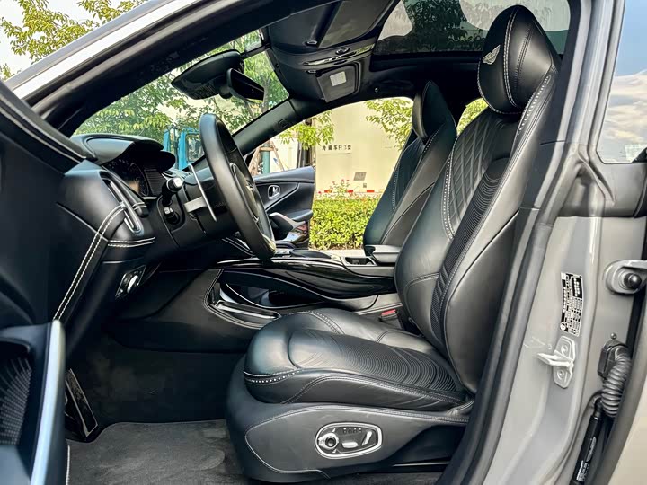 Aston Martin DBX 2022 2022款 3.0T STRAIGHT-SIX