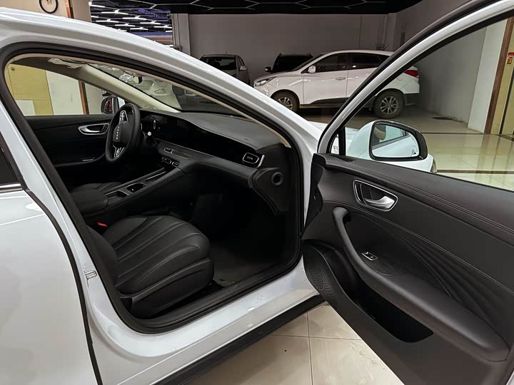 Roewe D7 2023 2023款 DMH 125km 超越版