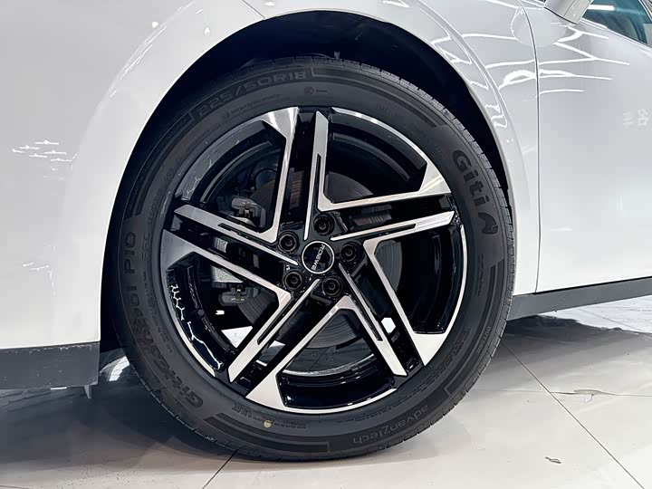 Roewe D7 2023 2023款 DMH 125km 超越版