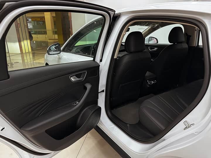 Roewe D7 2023 2023款 DMH 125km 超越版