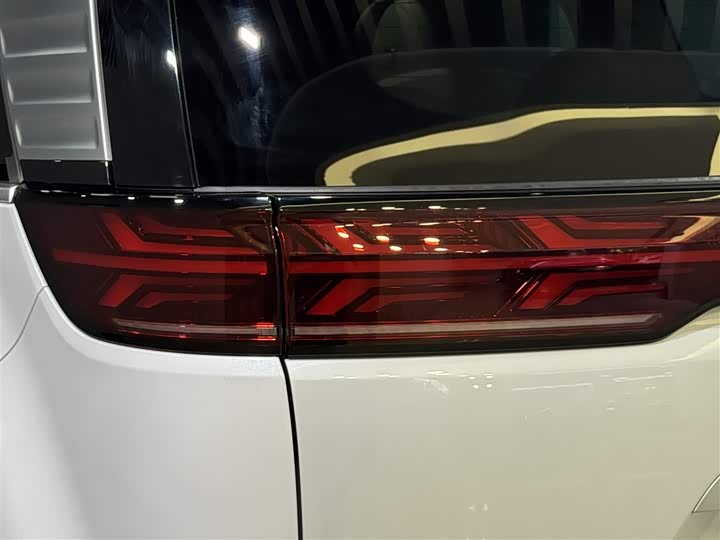 Denza D9 2025 2025款 DM-i 智驾版 1020 四驱旗舰型